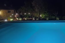 Gîte Rural à Cotignac - Le Poucet Oriental : maison pour 6,  alliant charme, nature et piscine chauffée